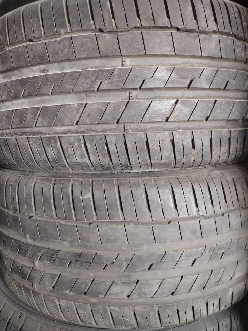 زوج 255/35/21نضيف باله ياباني حاويه للبيع بابل الحمزه الغربي ***********
