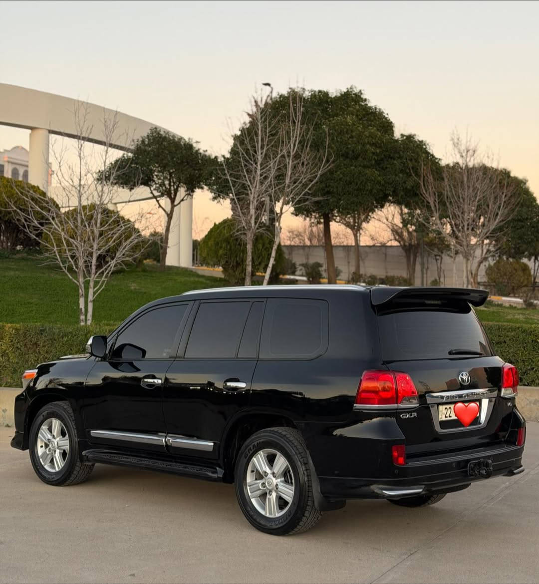 لاندكروز 2014 ساس فول مواصفات
فتحة سلايت
مقاعد جلد دواخل صاج
كشنات كهرباء 3 دكم 
بصمة تشغيل وابواب
8 ايرباك 
زراك لايت
طفاية
ثلاجة فريز
7 راكب 
تبريد مركزي 
شاشة وكامرة
فور ويل 4X4
مري كهرباء شفط  واشارة بالمري
تحكمات 
حساسات امامي وخلفي
لايتات زنون عدسة متحركة
كشاف زنون
باقي مواصفات الاندكروزر معروفة

السيارة مكفولة كفالة عامة كلها عالبلاد
ماشية 190 الف كم حقيقي بالشرط 
رقم اربيل الجديد بأسمي 
هزة وفحص وسنوية كلها جديد
سعر 372 $ وماكو هيج سعر بكل السوك
*********** / اربيل
