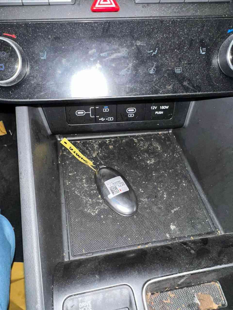 🔴سوناتا موديل2025 🔴

مكينة 2.500 طيااررره 

‏HYUNDAI SONATA2025 

🔴. حادثها السياره فقط باب سايق تعديل 

🔴بدون ايرباكات

🔴ماشيه  m9 ألف ميل  

سيارررة حيلللل جديده  اني مستورده على ايدي 

مكينة 2.500 طيااررره 🚀🚀

مواصفات راح اذكرهن ولو ميحتاج لين هيه فول الفول

بصمة دخول ذكي 

انارة داخليه محيطيه 

شاشة ع طول الدشبول 

تحكم ستيرن 

رادار امامي معا تحديد مسافة سيارة كدامك 

رادار خلفي 

رادار جانبي 

اوتو ستوب خلفي 

اوتو ستوب امامي 

شفتات ستيرن 

كشنات كهرباء وفول ايرباك 

كشنات تدفئه 

كير تعليك 

شحن لاسلكي 

حساس فتح جنطة الخلفية 

سماعات 🔊 

تشغيل عن بعد 

نظام خروج عن المسار 

نظام قيادة ذاتيه 

تبريد منفصل قطعتين امامي 

جامات اوتو 

نظام اوتو هولد مال ازدحامات 

هندبريك بصمة 

انظمة قياده سبورت ونورمات وكمفورت  وايكو 

كاربلي يدعم كافة الانظمة الهاتف 

دبل كزوز 

كامرة خلفية دوارة

اشارة بجاملغ LED 

دشبول كاربون فايبر 

كشنات ودشبول وبيبان لون سموك جلد وكنتارة 

ويلكب حجم 19انج

تايرات بلادية عليها 

بجم زنون 

لد ع طول البجم 

لايتات اوتو 

مري قلاب معا البك 

نقط عمياء 

مراية داخليه تعتيم تلقائي 

شاشة تبريد تحكم كله لمس 

🔴مكانهاأربيل//شارع 100

 

🔴السعر 185$وبيها مجال  

صورالحادث  موجود 

🔴رقم الهاتف :***********
رقم الهاتف اسيا ***********
موجود واتساب أربيل, العراق
