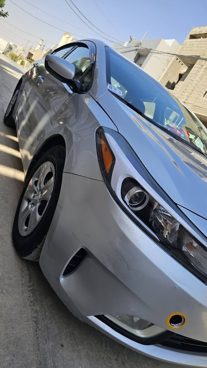 السلام عليكم 
كيا فورتي 2017
بأسمي مكينة 2000
رقم اربيل كامله هزة جديدة 
حادثها بنيد خارج العراق 
باب الخلف النفر بارد والصندوق بارد بدون صيغ (السعر)128بيها مجال بسيط 
الهاتف :***********
  :***********
