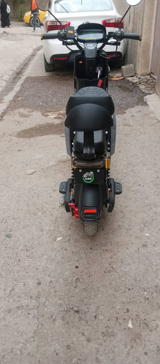 السلام عليكم للبيع دراجه شحن نوعية ار 9 شركت ونلي وبطاريات ونلي 5كبار جديده بعدها الدراجه استخدام سبوعين بعدها ماماشيه بس980 كيلو  حيل نضيفه دبل اشاره ولايت زنون عالي ناصي هورن اشاير يمنه يسره  اربع نمر نضام البارك والرجوع للخلف سرعه 110 مكاني بغداد جديده سعر 475 وبيها مجال ***********واتساب.
