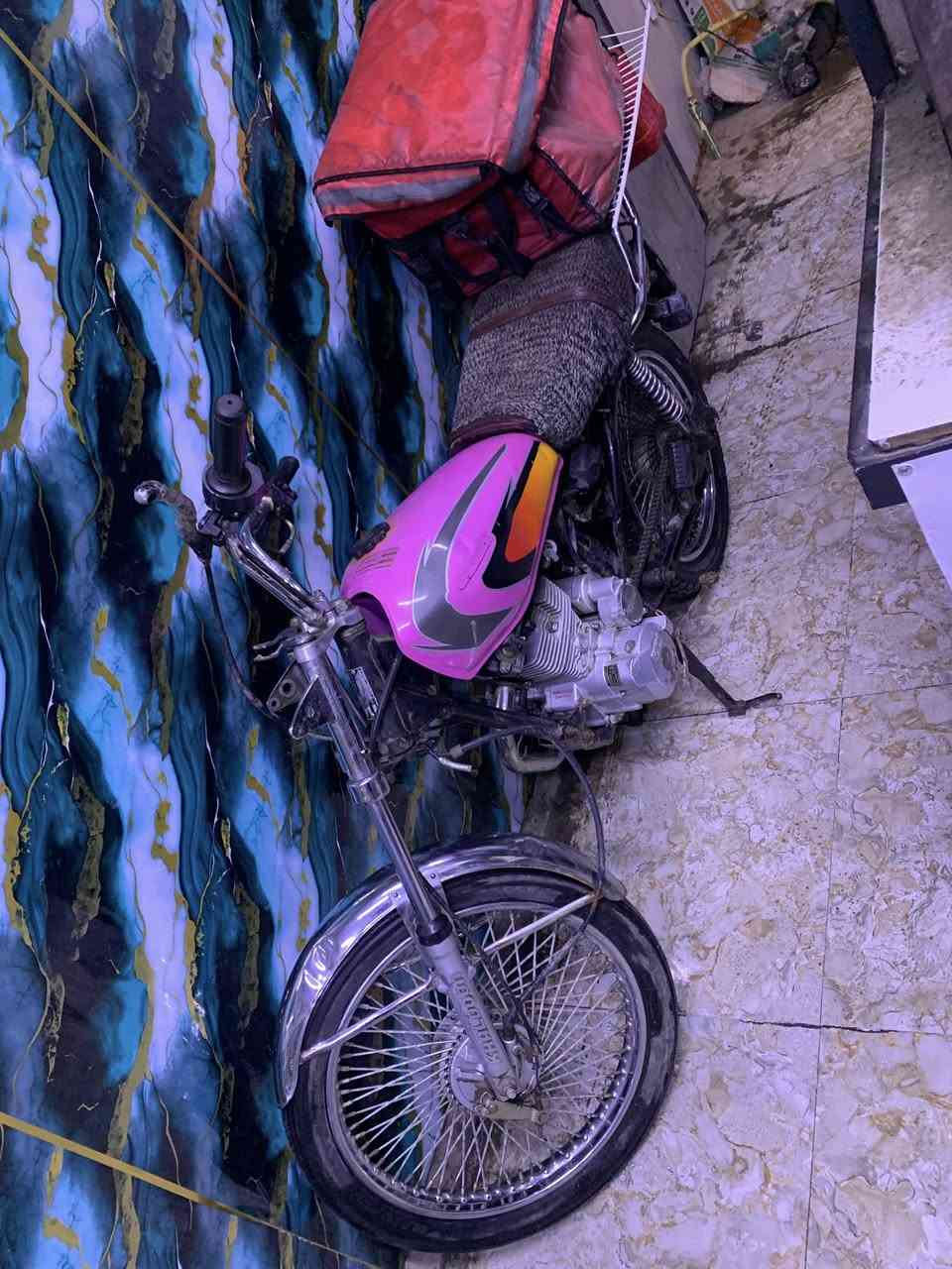 شباب دراجه ايراني سافان ٥كير سلف بس تشتغل هندر بس السلف شغال والدراجه كدامك لبيع مكاني بغداد الدوره المهديه الثانيه قرب جسر صدام الدراجه عاطله اندعمت بيه دعمه خفيفه وبعد ماركبته اشتغلت وراه يمكن بيه ماكنيت الدراجه مكينته اتخبل والله بس اني ابيعلك كوم حديد سعره ٢٠٠وبيه مجال كلش بسيط بس الشراي يخابرني ***********
