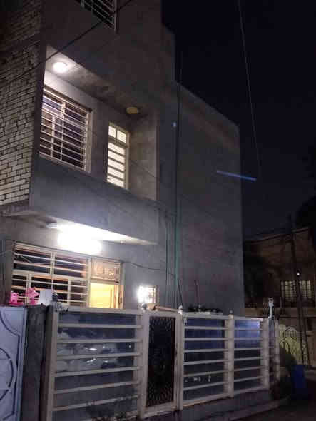 مشتمل للبيع ركن في الرساله 
المساحه/88م
واجهه 8م نزال 10 وربع 
ركن 
ابواب خشب تفصال 
كاونتر 
سخان 
ماطور 
كاميرات
رافع قدره 

يحتوي على 
٤ غرف نوم 
صاله 
هول داخلي 
حمام عدد ٢ 
بيتونه ٥ في ٥ تصلح مخزن او غرفه 
كراج 
بناء جناي مو سوكي 

السعر 230 مليون قابل للتفاوض 

مكتب الغدير للعقار 
شقق حي السلام السكني 
***********
