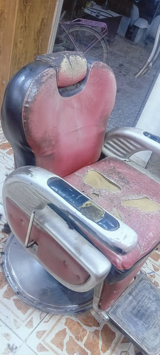 كرسي نستعمل.....يرادله بس دوشمه...***********
