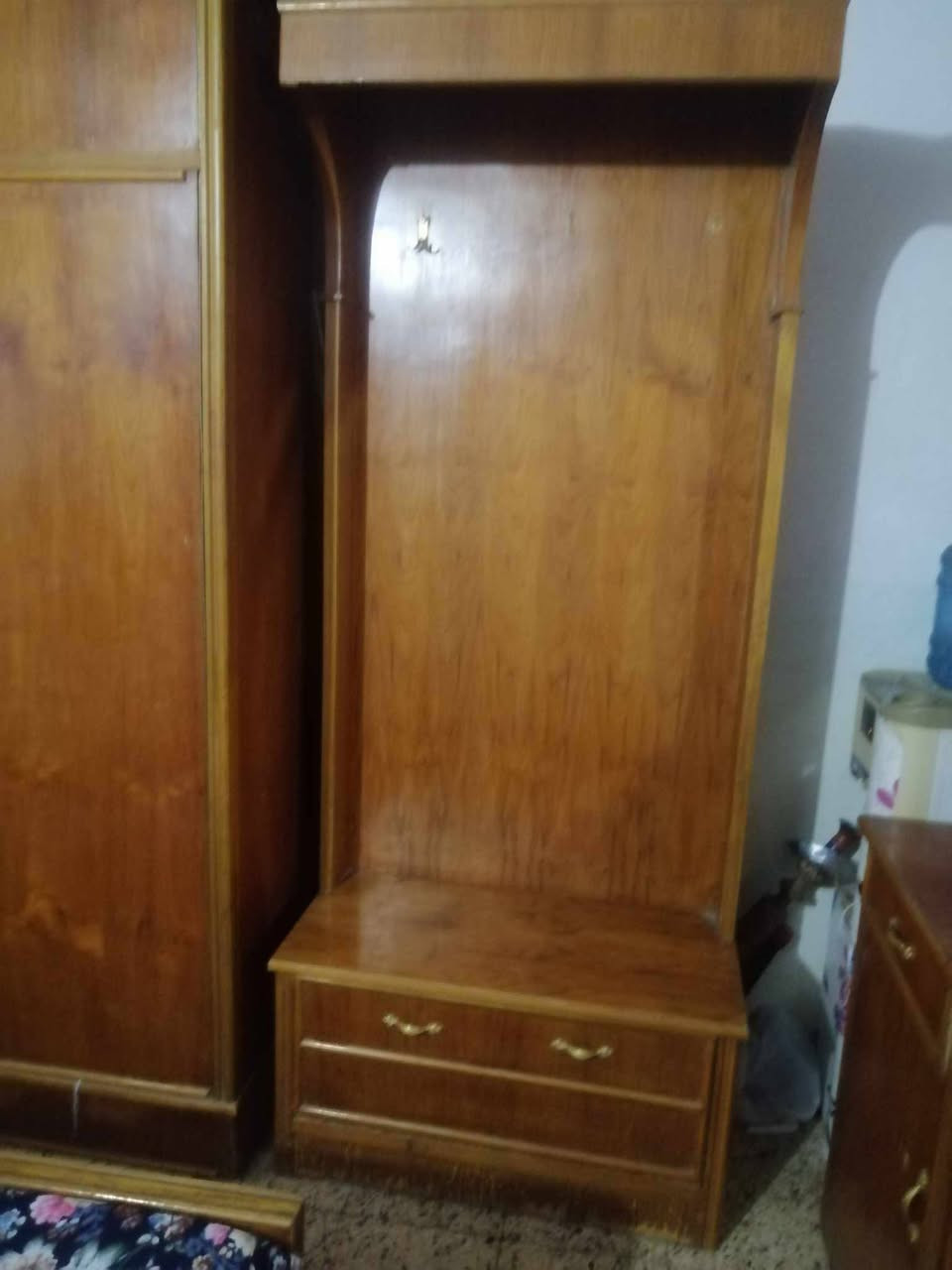 السلام عليكم غرفه نجاره الله شاهد سوتها بمليون و700 يرادلها يدات شويه ترتيب السعر 900 قفل قفل مكاني حله زوير ***********
