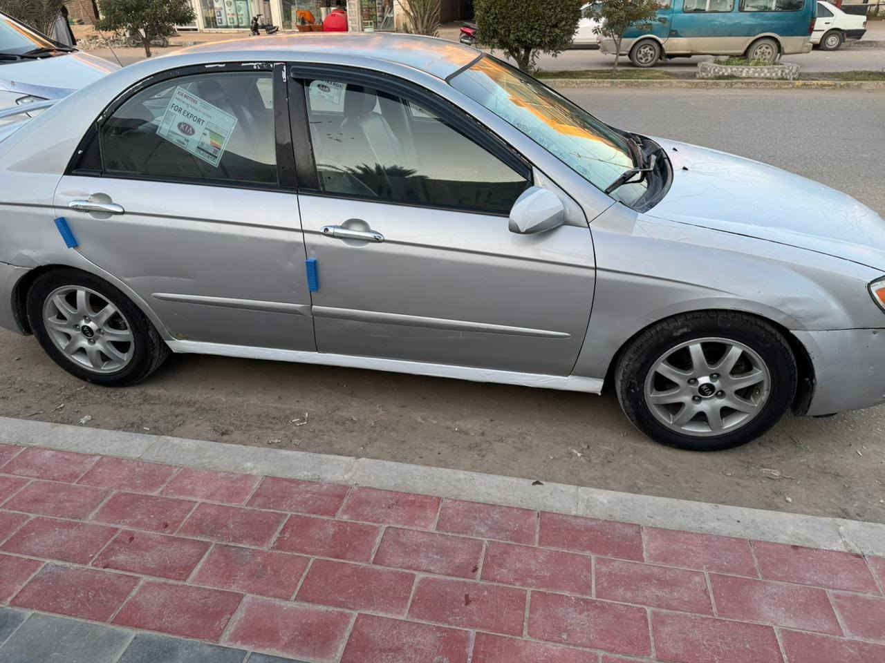 السلام عليكم كيا سبكترا للبيع 2006 أمريكي مكينه كير حداديه خير من الله السعر 73 وبيه مجال رقم الهاتف ***********
