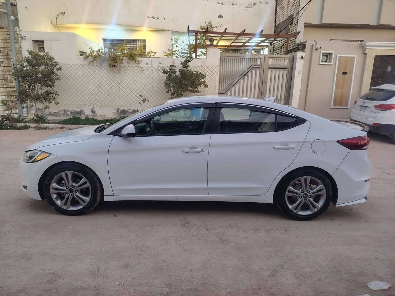 النترا 2017 وارد امريكي
بيها صبغ بنيد فقط مكينه 2000 دوش المرغوب ماشيه 100
 رقم اربيل بأسم شركة وليس كردي
سيارة جديده و جاهزه اي نقص ماكو 
مكان السيارة النجف السعر105 و بيها مجال
هـ***********
مكلف بالنشر رجاء لا احد يراسلنا على الصفحه
