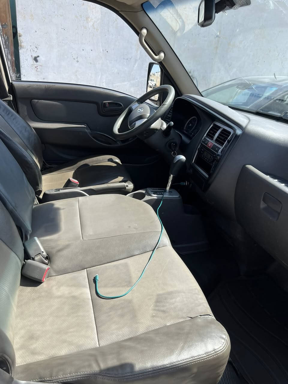 للبيع بورتر ادوات 2014 فول اوتوماتيك جاهزة على اخر حباية                   گير اوتوماتيك تدفئة تبريد تخم تاير 
كهربائيات صدر داخل خارج كله بعد على وضع الشركة 
سعر 62 وبيها مجال 
***********
