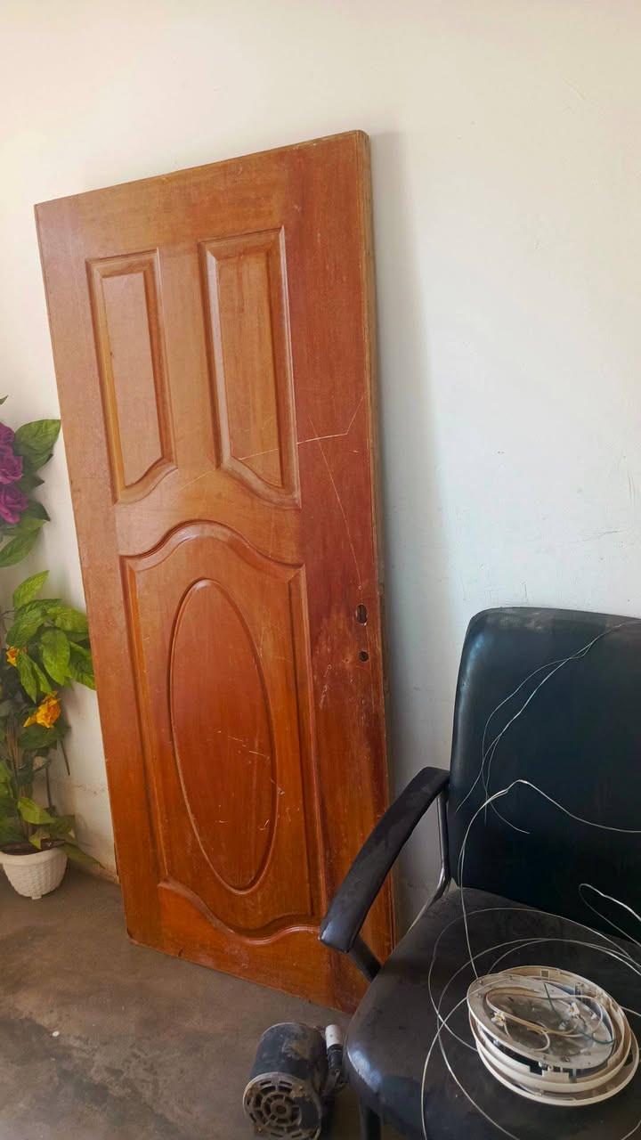 السلام عليكم كشر مبرده واحد ونص بليته نظيف مصبوغ من ملوحه وباب خشب ونانو هو واير معا ماطور مبرده الي يفيده يتواصل على واتس اب صفحه ***********
