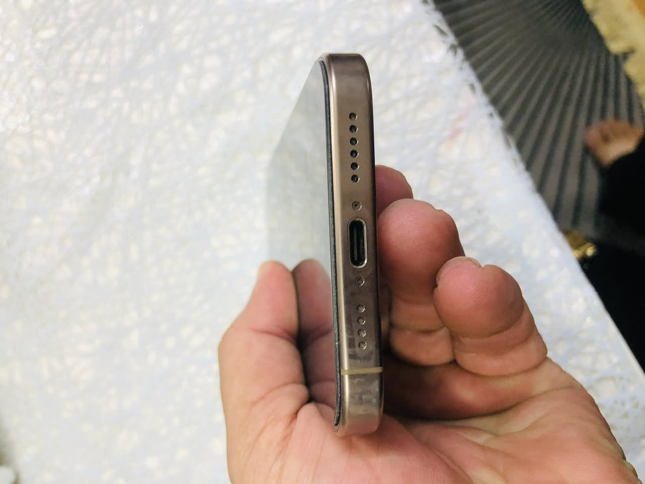 سلام عليكم آيفون 16 برو ماكس ذاكره 256 بطاريه 90 شرق اوسط كفاله عامه جهاز وتر بروف لا مفتوح ولا مبدل بي شي فقط الضهر واضح بل صور السعر 1150 مكاني الشعب رقمي ***********
