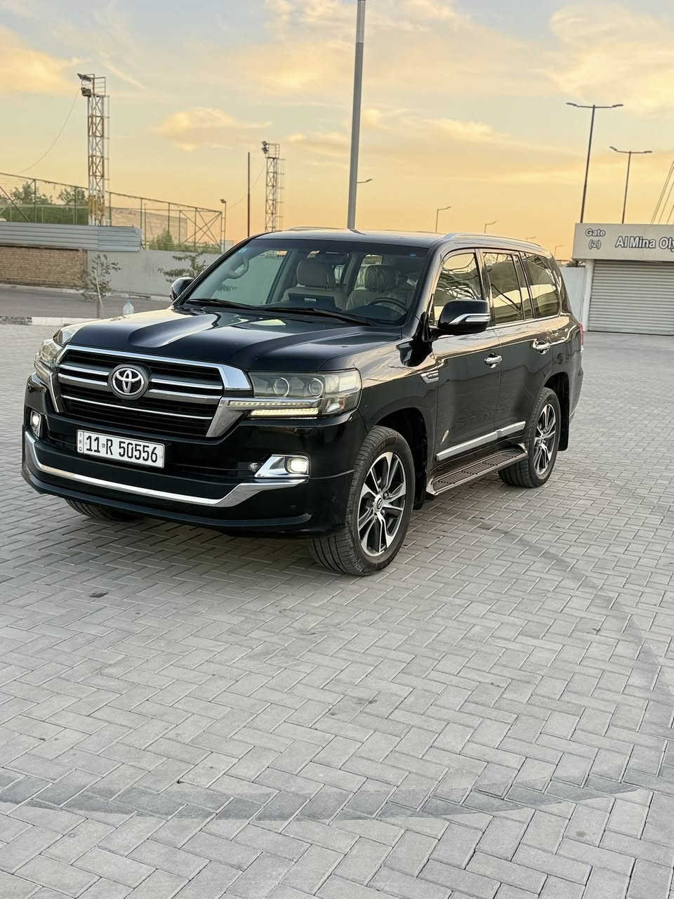 تويوتا لاندكروز GXR موديل 2020 ساز باب اول كراند تورنك نظيفة جداً رقم بغداد الجديد بأسمي لون اسود مغلفه ppf كامل مكفولة كفالة عامة 

🟩 السعر  _ 560 بيع مستعجل جوة سوق 

عداد المسافة : 120 الف كيلو حقيقي السياره بوضع الزيرو 
فول مواصفات 1/1 
لون اسود مغلفه ppf كامل

1- فتحة 
2- بصمة 
3- كراسي كهرباء 
4- كشنات جلد
5 -  3 شاشات كبيرة بلاد ام الترحيب
6- حساس خلفي وامامي 
7- جنطة كهرباء ( جكات )
8 - تحكم ستيرن جهتين
9 - مري شفط 
 10 - تشغيل عن بعد 
11 - اشاير ترحيب
12 - كشنين كهرباء 3 دكم 
13 - حساسات امامي وخلفي 
14 - شاحن لاسلكي( واير ليس ) 
15 -  8 ايرباك 
16 - دبل ماوس 
17 - اربع كامرات محيطيه 360 درجة 
18 - طفاية 
19 - ثلاجة 
20 - لايت زنون كشافات
21 - كروز سرعة 
22 - تحكم كهربائي بلمري 
23 - ويل كب كروم حجم 20
24 -حجم المحرك: 6 سلندر 4000
25-ميموري
26 - بصمات عدد 2
27 - نظام EST 2nd
28 - نظام ABS
29 - زراكات لايت
30 - شاشة ليزيرية
31- دشبول لگزز
32- اشارة لگزز
33- مري قابله للطي مع الرجوع
34-دوسات ليزريه علامة لاندكروز 
معروفه مواصفات الساز  
مكان السياره: البصرة 
السعر 560 ورقة 
للأستفسار
***********
