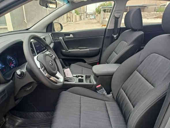 كيا سبورتج 2021 خليجي رقم اربيل
نص مواصفات 
ماشية 35 الف كيلو 
بانوراما 
شاشة اصلية مو عمل
كاميرا خلفية
كاربلي
سويج مو بصمة
والكشنات مو كهرباء
داخل مخمل اسود 
بيهه على كد اصبعين تعديل بالجاملغ الامامي
وتكحيل بالباب الخلفي 
السعر 205
للاستفسار ***********
