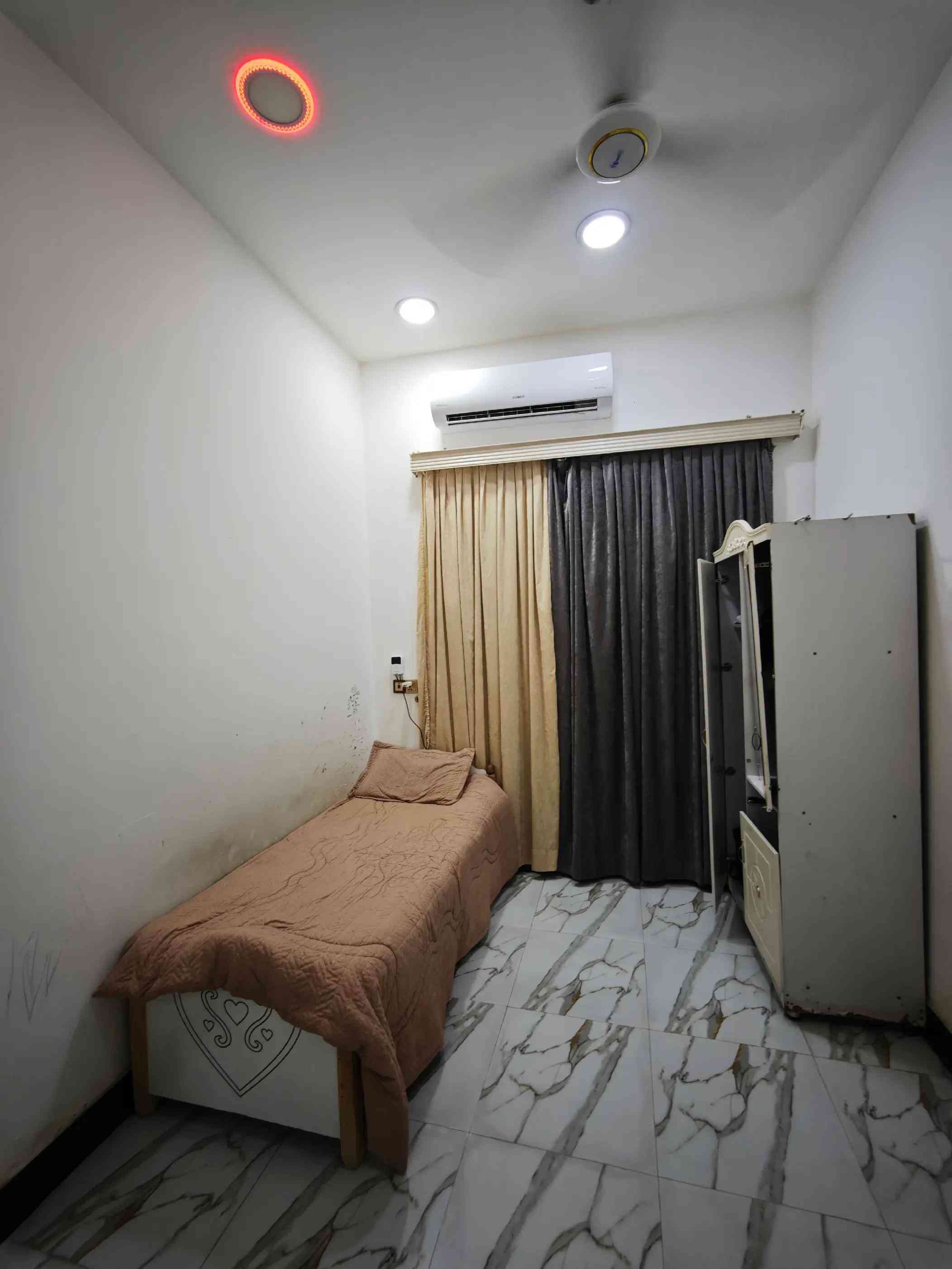 🏡 دار طابقين بناء حديث للبيع في الماجدية 🏡 📍 المنطقة: ميسان - العماره - الماجدية (شارع الجامع). 📍 شارع 15 - قرب مضيف الشيخ كاظم مشتت 📐 المساحة الكلية: 152 متر 📏 الواجهة: 7.5 متر. 🏗️ طابقين بناء حديث (الطابق الأول منجز عام 2020).⬇️  غرفتين نوم مريحة 🛏️🛏️ صالة داخلية واسعة + منور للتهوية والإضاءة الطبيعية ☀️ مطبخ مجهز بالكامل 🍳 استقبال ضيوف 🚪 طرمة🚘 صحيات(داخلية + خارجية) 🚽 ⬆️ الطابق الثاني: بناء (2023) 3 غرف نوم واسعة 🛏️🛏️🛏️ صالة 🛋️ مجموعة صحيات متكاملة 🚽 💵 السعر: 175 مليون دينار عراقي (قابل للتفاوض) 📞 للاستفسار والتواصل المباشر: للمزيد من التفاصيل أو لتنسيق موعد لمعاينة العقار، يرجى الاتصال بنا: ☎️ رقم الهاتف: *********** 🤳 واتساب أو اتصال مباشر أهلاً وسهلاً بكم، مكتبنا في خدمتكم دائماً لتقديم أفضل العروض #عقارات  #قطع_اراضي  #عقار  #بيع_و_شراء_عقارات #الشعب_الصيني_ماله_حل😂😂 
