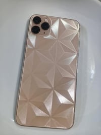 آيفون ١١ برو ماكس • ٢٥٦ • بطاريه ٨٧