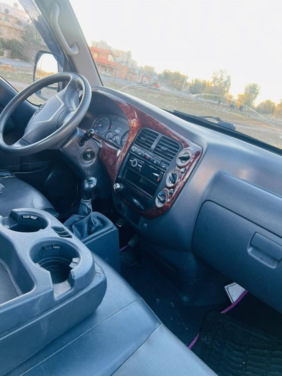 کیابار2009
براوەی دوبیە مکینە رەش
گیرومکینەوئەکسل بەشرت
شەش تایەی تازەی لە سەرە
پینج دوگمەیە کوشن گەرمە
64معاملەلەسلیمانیە
*********** السليمانية, العراق
