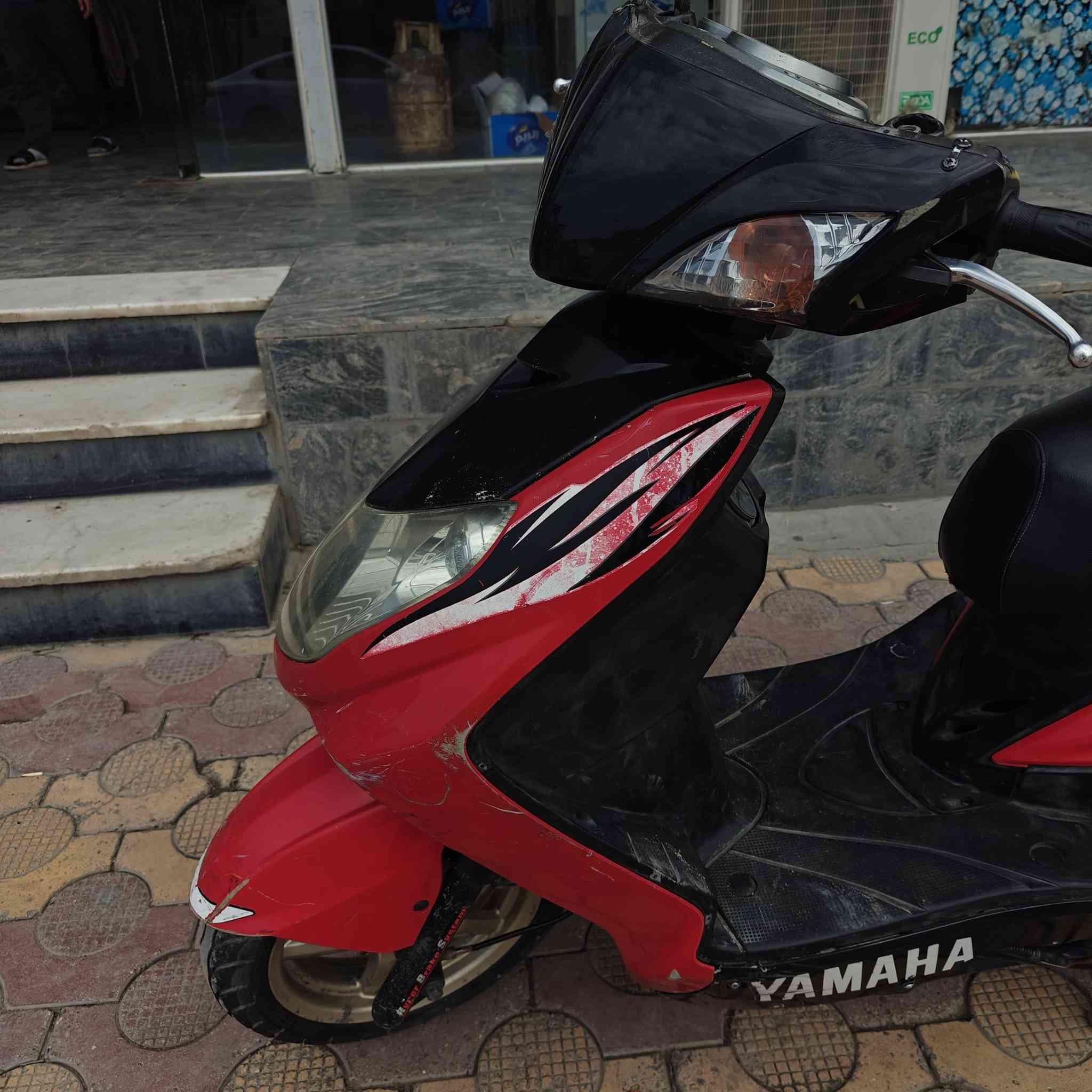 سلام عليكم 
سكنس فحل نوزل خطين 
مكينه مكفوله 
سعرها ٧٠٠ بيها مجال خادم الطيبين 
بغداد زعفرانيه شارع كهرباء ***********
