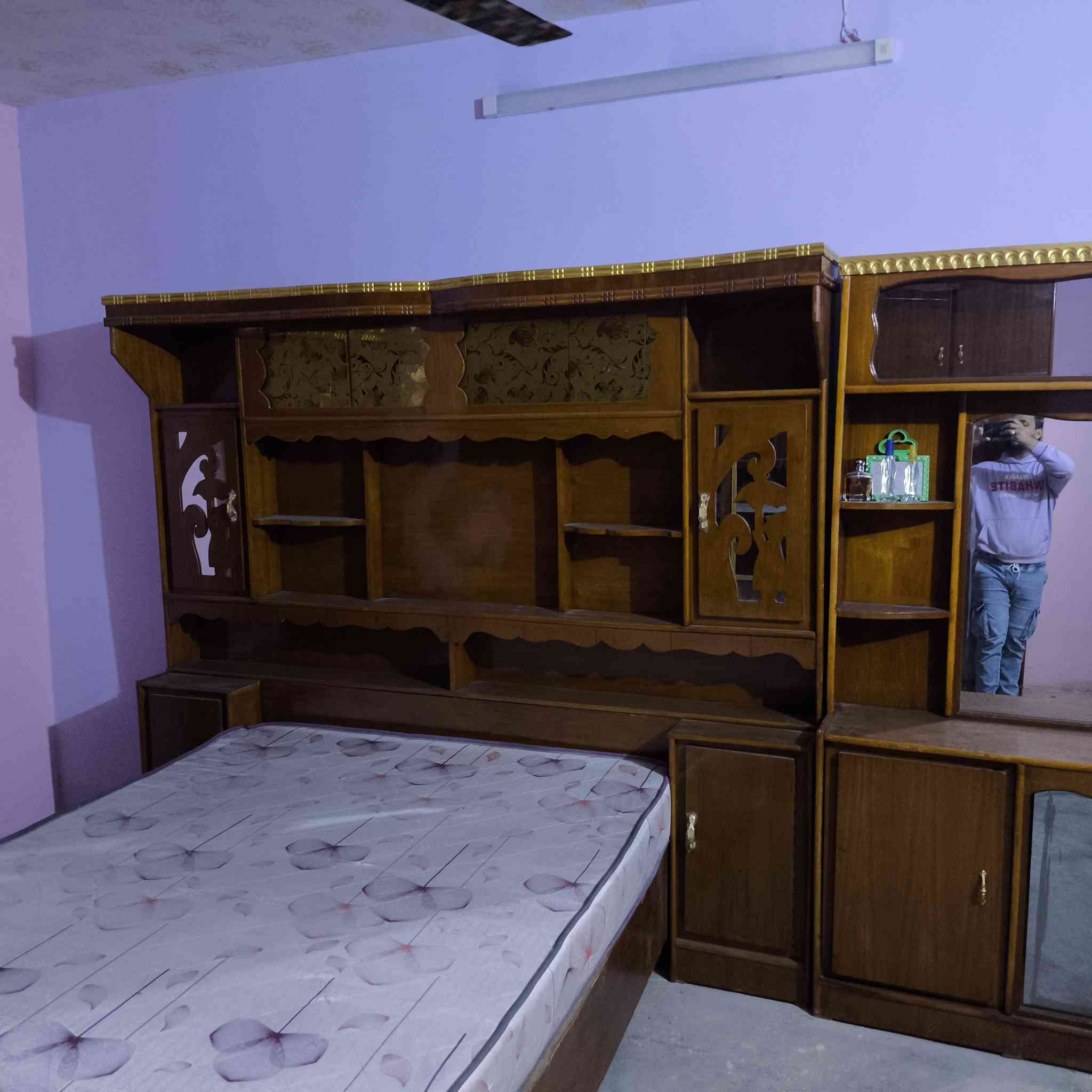 غرفه نضيفه مكاني الفلوجه سعره 600وبيه مجال ***********
