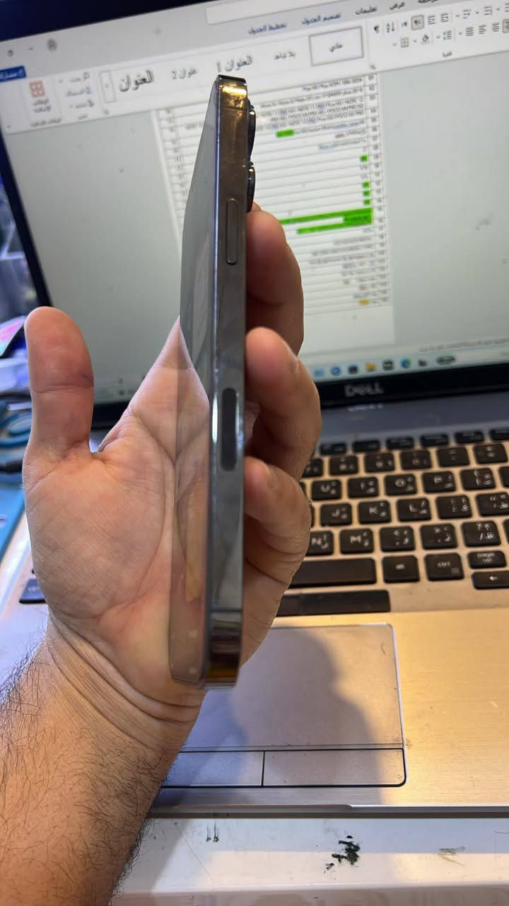 سلام عليكم عندي جهاز للبيع ايفون 13برو ماكس وتر بروف ذكرته 256بطاريته 88جهاز كفاله عامه من فتح صور الفحص موجوده كامل ملحقاته سعر 675بي مجال بسيط فقط رقم ***********
