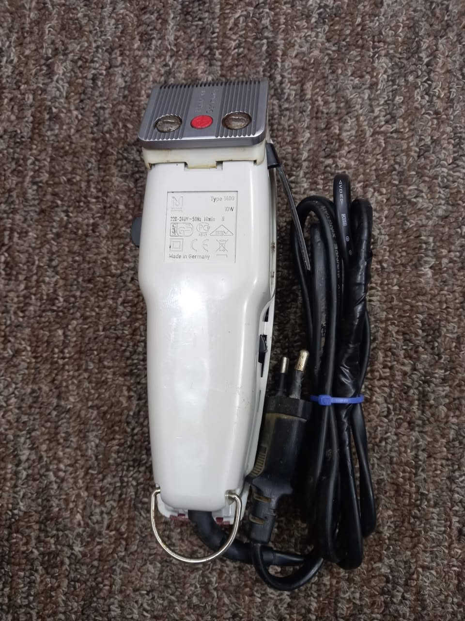 مكينه حلاقه كهرباءيه صناعه الماني
 مع مكينه شحن  ٢٥ الف
مكنسه  كهرباءيه ٤٠ الف
مكنسه عامودي ٣٠ الف


**إذا كنت صاحب هذا الإعلان وتريد حذفه لأي سبب، رجاءا أرسل رسالة إلى الدعم الفني**