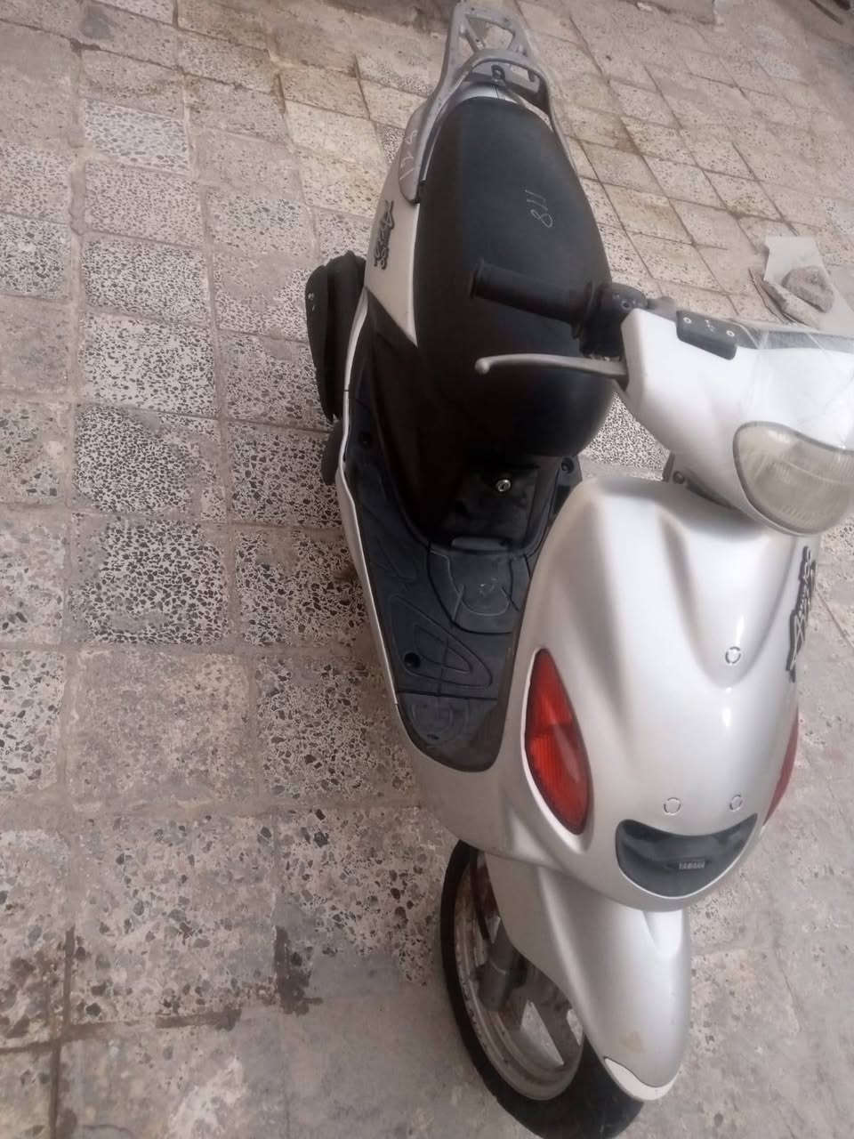 سلام عليكم دراجة اكزز مامفتوحه للبيع السعر 850 شغال سلف هندور كهربائيات مكان من الناصريه حي فداء ‏‪***********‬‏...... 
***********
