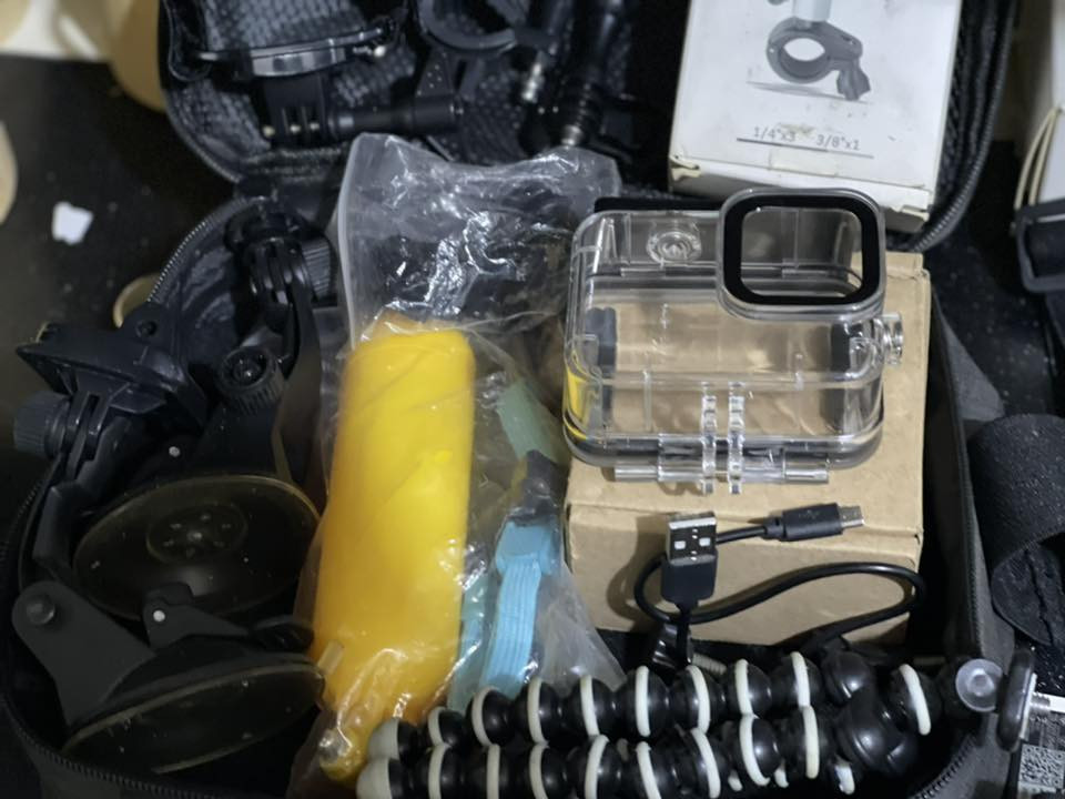 للصناع المحتوى جبتلكم شي كامل مكمل يعني اي شي متحتاج بعد كلشي موجود وياها . وبشرط الفحص وشغله مكفوله الله شاهد . 
كوبرو 12 مع معدات كامله شواحن عدد 2 بطاريات 4 
استاند 2 مقبض ايد كفر حمايه من المي استاند دراجه استاند مثبت عدد 2 سيارة. حزام ضهر للكوبرو. حزام الرئس . ومفاتيح معدات جدد السعر ٤٦٥ الف كامله 
مكاني بابل توصيل موجود . ***********
