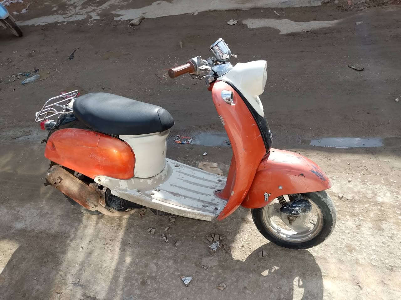 السلام عليكم دراجة كلاسك للبيع شغالة نكرة السعر 150 بيها مجال ***********
