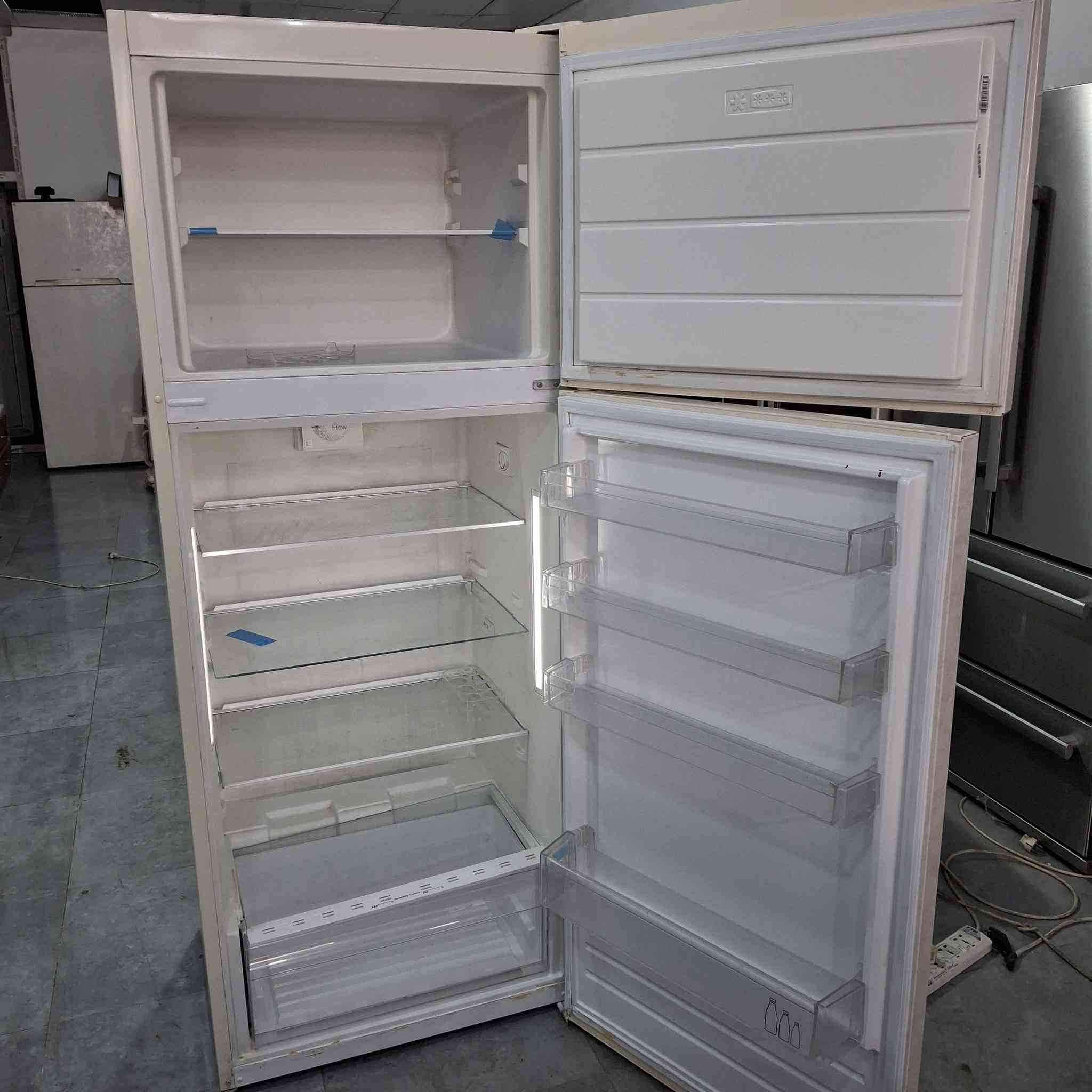 السلام عليكم ثلاجه فستل تجميد فول نظافه واصل للمنزل داخل أربيل مع ضمان اسبوع رقم تواصل وتساب ***********
