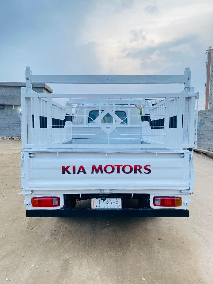 سلام عليكم كيه أم عيون موديل 2001 نضيفه رقم دياله مكاني رمادي رقمي ***********
