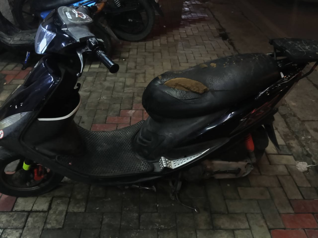 ماكس عدله
شلعه ومعدل ختم واحد صار اربع شهور نازله من رمبه 
دراجه فول دهن كله امزويل بانزين محسن للبيع سعره
(725) بيه مجال بسيط مكاني بغداد المنصور رقمي
***********
