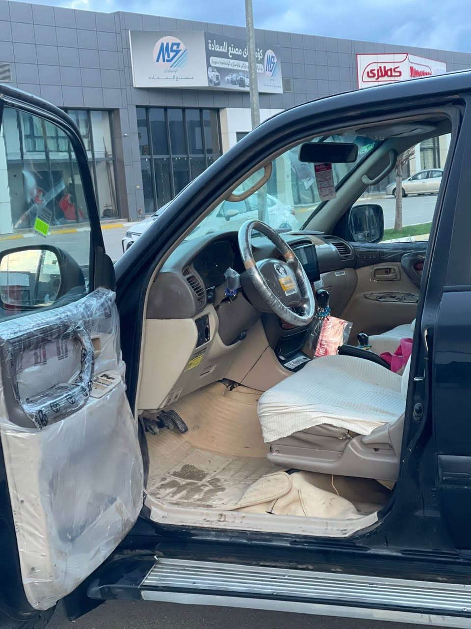 Toyota 
مؤنيكا ساغ ساغ
علوج 
٢٠٠٢
ناو زه رد 
ده بل ئه كسل
بي ده عمو لي 
كامل بؤياخ 
بي ده عمو لي دراوي 
گيرو مه كينه ي جركه ي نيه 
٤ ويلو تايه ي كونه مشكي سفر
سعري ٧٣ گه لاو معامه له يه كي برايانه 
شوين سليماني 
*********** السليمانية, العراق
