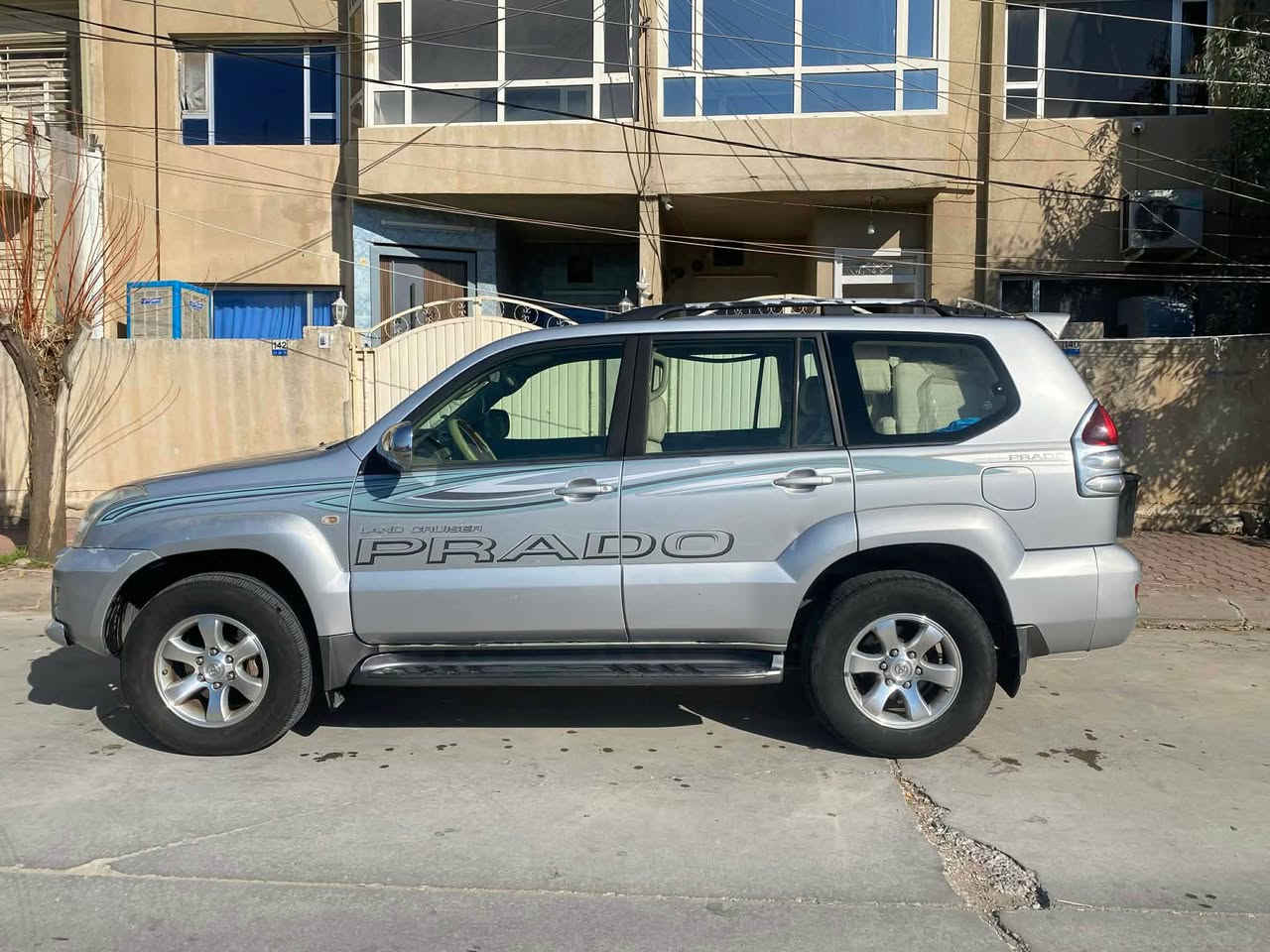 مۆدێل ٢٠٠٧
ڕەنگ سلڤەر ، ٤ بستۆن ، بێ بۆیاخ ، سەنەوی تازە 
***********
تکایە تەلەفون بکە وەلامی کۆمێنت نادەمەوە لەگەڵ ڕێزدا السليمانية, العراق
