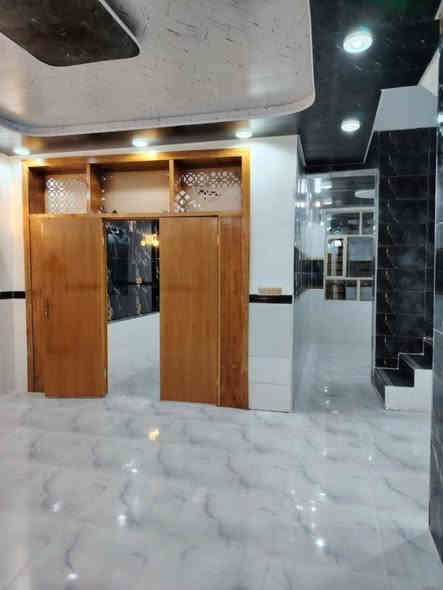 🙋‍♂️بيت150متر فول فول    😲
#يعلن_مكتب_الفرات_عم301_مباشر

#__مساحه_لبيت_لواحد150متر_مربعه  
#_قريبه_عله_شارع_لعام_كلش سعر 62وبي مجال

#بيت_طابو_زراعي_سند25  عرض شارع 20متر ***********
بناء حديث.        
غير مسكون
بناء ممتاز جدا 

 عنوان لبيت النجف 
#مقابل_ملحق_قرية_الغدير_مباشر 
يحتوي لبيت على+ غرفه2 +صاله +ستغبال +مطبخ +صحيات بلداخل +وصحيات بلخارج 
***********يوجد وتساب
