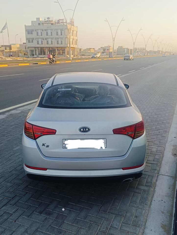 السلام عليكم كيا كي فايف موديل 2013 وارد كوري السياره كفاله عامه ما عدا صبغ قطع قليله والوارد كوري معروف يجي بي صبغ من كوريا السياره جاهزه من حداديه تبريد تخم تاير كير مكينة كله جاهز مكينه حجم 2000 دوش خطين محور خط واحد رقم بصره الجديد (14) مرحله وكامله سنويه لغاية 2027 صاعده هزه وكامله بيه (منضومة غاز) مواصفات السياره تحكمات ستيرن شاشه كامره خلفيه نضام ايكو اقتصادي اواكس ويل كب امرايات شفط كشنات جلد هواي بيه مواصفات معروفة السعر 118 وبيه مجال بسيط للشراي رقم الهاتف *********** العنوان البصرة القبله حي المهندسين السياره جديده وجاهزه من كلشي الزبير, البصرة
