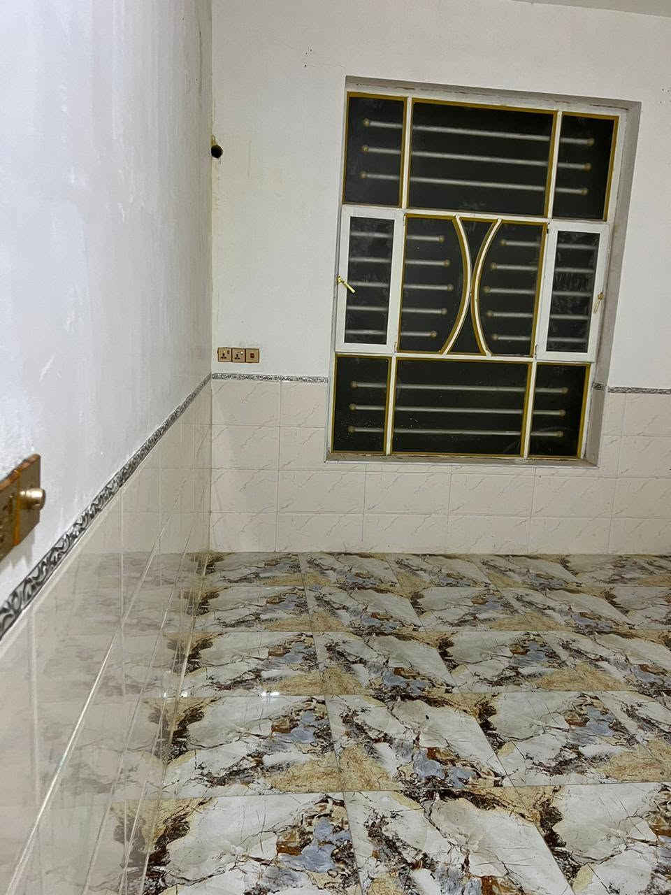 سلام عليكم بيت للايجار بالمهندسين بناء حديث مطلوب عائله صغيره موظفين نفرين كون اتحافظ على بيت ***********
