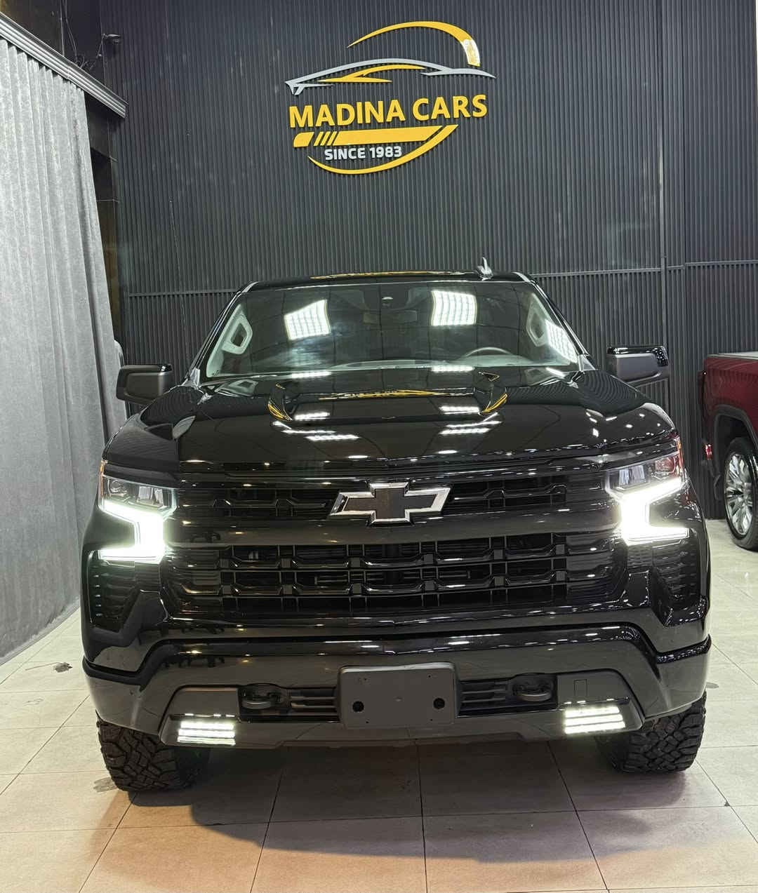 Chevrolet Silverado 
2024 Custom
4i - 2.7T - 4x2

بسمە و شغال
شاشە و کامیرە
لایت لید
کوشین کهرابایی
رادار
باب طویل
بودی قصیر
ویل 18

25.000 mile
1 قطعە صبغ
1 قطعە بدل بلادی
سعر 285 ورقە

معرض ( مەدینە ) اربیل شارع ١٠٠م
0750 261 2500
0772 665 1010
