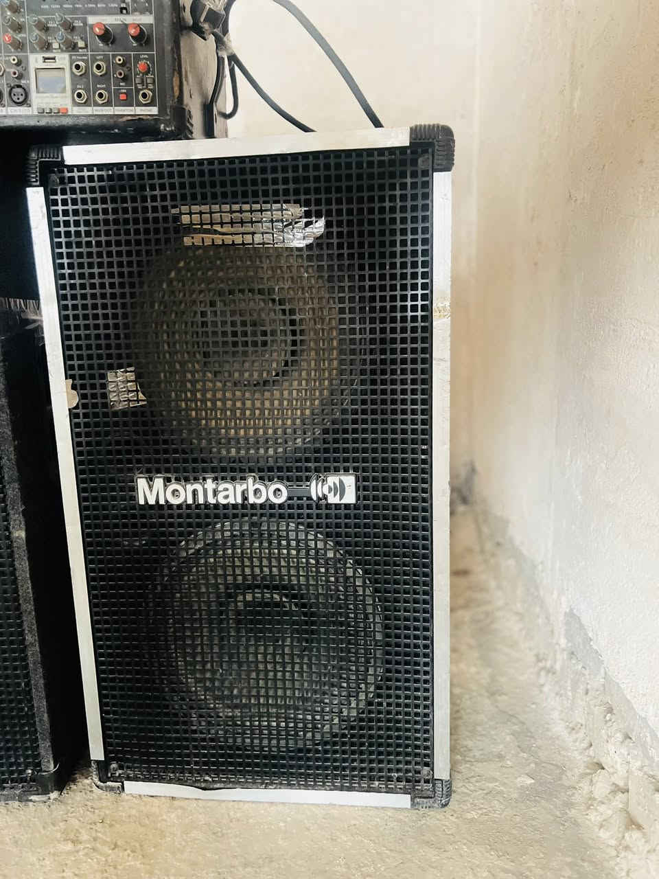 للبيع سماعات ثنائي وجهاز
المكان كوت حي الجهاد 
الاتصال على الرقم ***********
