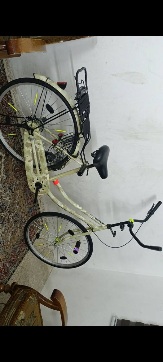 السلام عليكم 
بايسكل بناتي للبيع حجم 26 موديل 2025 لون عسكري مكفول كفاله عامه من جبته لحد الان اي عطل مابي بايسكل اصلي 
مكاني بغداد الدوره
السعر 120 وبي مجال 
***********
