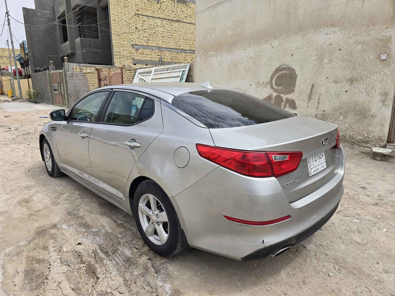كيا اوبتما 2015
امريكي تبديل بنيد نفس اللون بدون دواخل بيه طخه بالجاملغ الخلفي فقط والباقي سليم 
حداديه 100/50
السياره جاهزه 
رقم ذي قار 
مكان السياره الناصريه 
السعر /115 مجال بسيط 
***********
