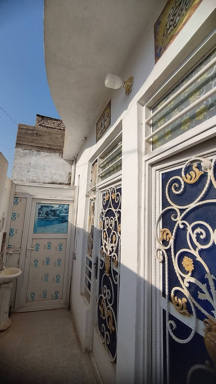 بيت 50 متر طابو زراعي مرقم مشمول بالتطويب والخدمات السهيليه خلف الاقسام الداخلية ثاني فرع منطقة مرتبه اساس وسقف كونكريت نظيف جدا كامل غرفتين ومطبخ واستقبال سعر 33 مليون ***********
