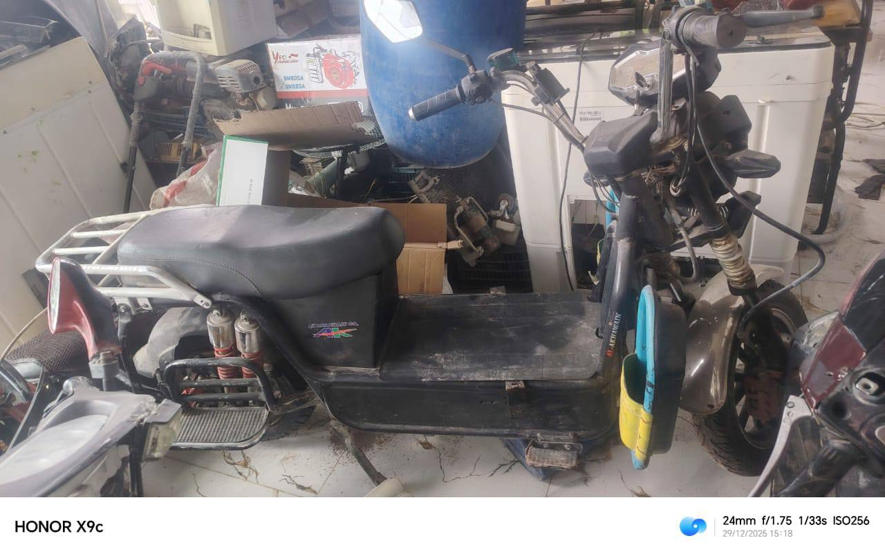 السلام عليكم ورحمة الله وبركاته
دراجة جابة صاحبة تصليح قبل ٣اسابع تقريبا  كال الصبح اجيب حساب واجي اخذه ومرجع بعد يمي بالمحل وكال من حي الزهور  خلي يراجعني ياخذه 

التواصل مع صاحب المحل: ***********

عنوان محل  سايدين حديثات الي يطلعن على زوبعي اسم محل( اضواء العامريه)

ملاحضه:🔻اسبوع من تاريخ نشر هاذه المنشور يسقط حق المطالبه في الدراجه وشكراً...
