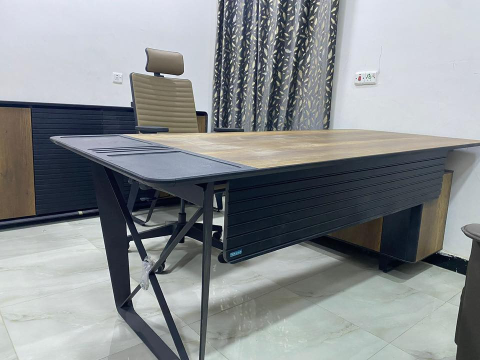 اثاث للبيع 
بمليون ونص وبي مجال
للاستفسار ***********
