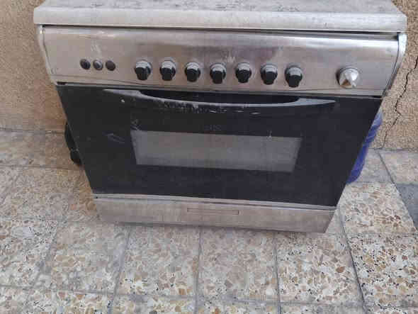 طباخ للبيع مصري كلشي مابي شغال ٥ أعيون ولفرن هم شغال بس اتراب شويه لان جاي ننقل ابغير بيت ولمساحه صغيره سعره ١٢٥ وبي مجال بسيط بكاني بغداد الامين الثانيه  سكينه شارع المكاتب التواصل  فقط وتساب ***********
