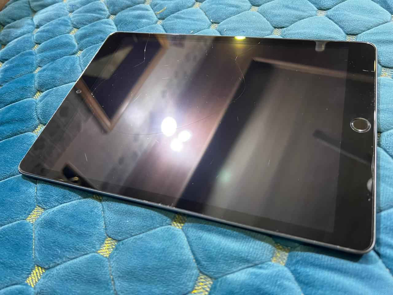 ايباد 9 مع كرتونته والقلم والكيبورد الخاص به
ذاكرة الايباد 256 مكاني كربلاء

قدرة البطارية 84.13‎%‎

ما موديه للتصليح ابد(نظيف) وغير مكسور 

صار سنتين من شرائه 

سعره 350 الف هو وغراضه . كربلاء, العراق


**إذا كنت صاحب هذا الإعلان وتريد حذفه لأي سبب، رجاءا أرسل رسالة إلى الدعم الفني**