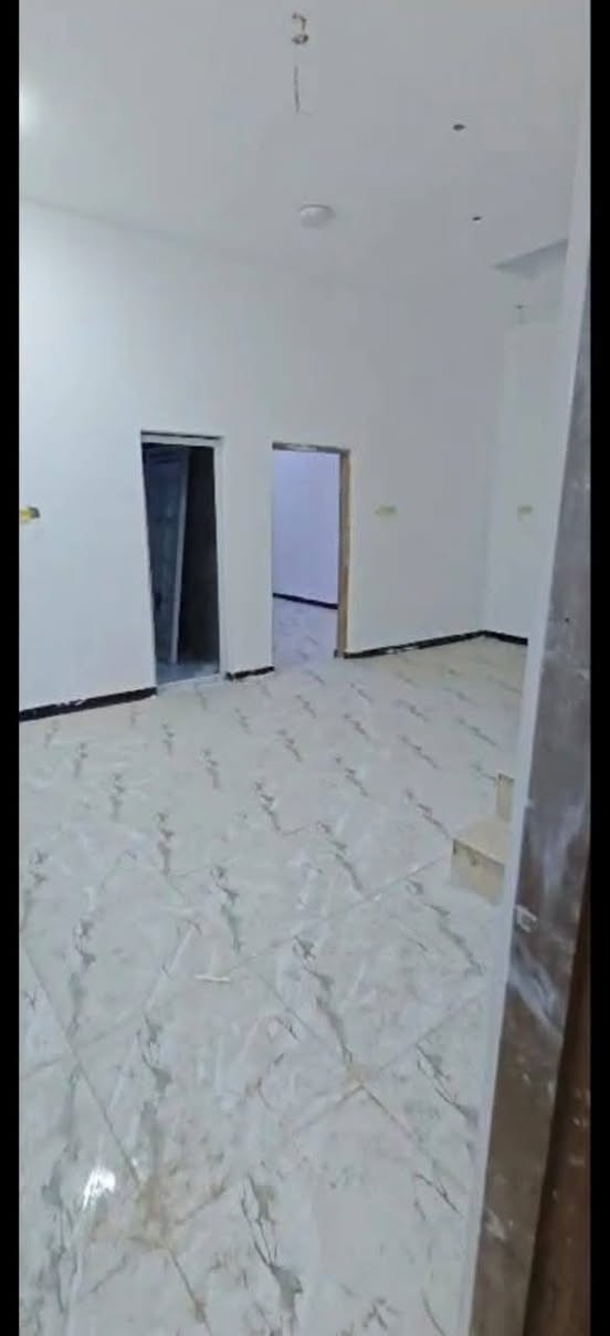 السلآم عليكم ورحمة الله وبركاته تحيه طيبه *********** يعلن مكتب عقارات النور الذهبي عن توفر لدينا بيت للبيع بناء جديد بناء حديث 2025  كامل تسليم مفتاح يحتوي على غرفتين مع حمام كل غرفه صاله مطبخ صحيات استقبال طابو زراعي وكيل عراقي العنوان ابي خصيب ابو جوزي يبعد عن سايدين كيلو متر و طريق الثاني من ام نعاج السعر البيت 100 مليون وبيه مجال للستفسار ***********
*********** يوجَد وتساب علي الرقمين
