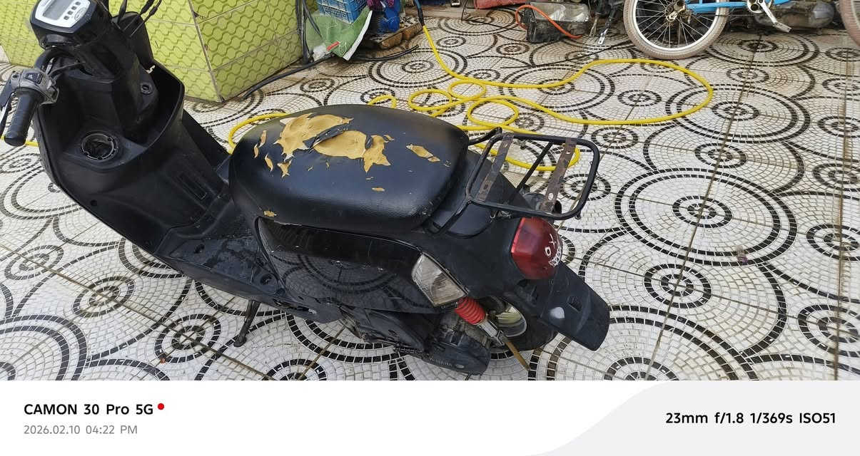 سلام عليكم دراجه بليس مكينه 50طفت بانزين وبعد ما شتغلت دراجه كهربايت شغاله سلف هندر  ابيع كوم حديد سعر 300مكان ناصريه مركز ***********
