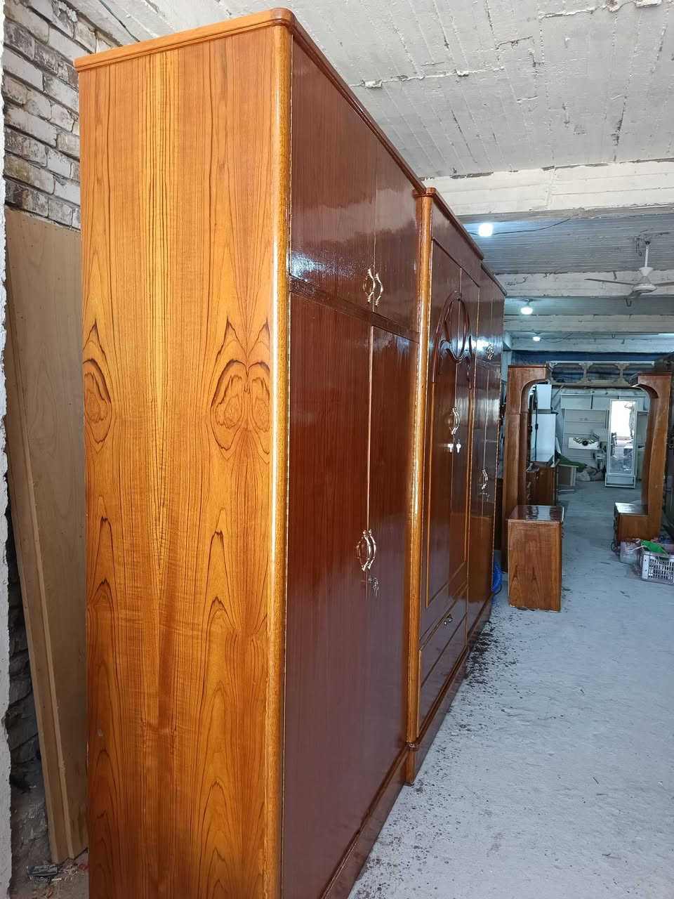 غرفه سته أبواب طابقين تسكام للبيع بابل شارع ٨٠
***********
