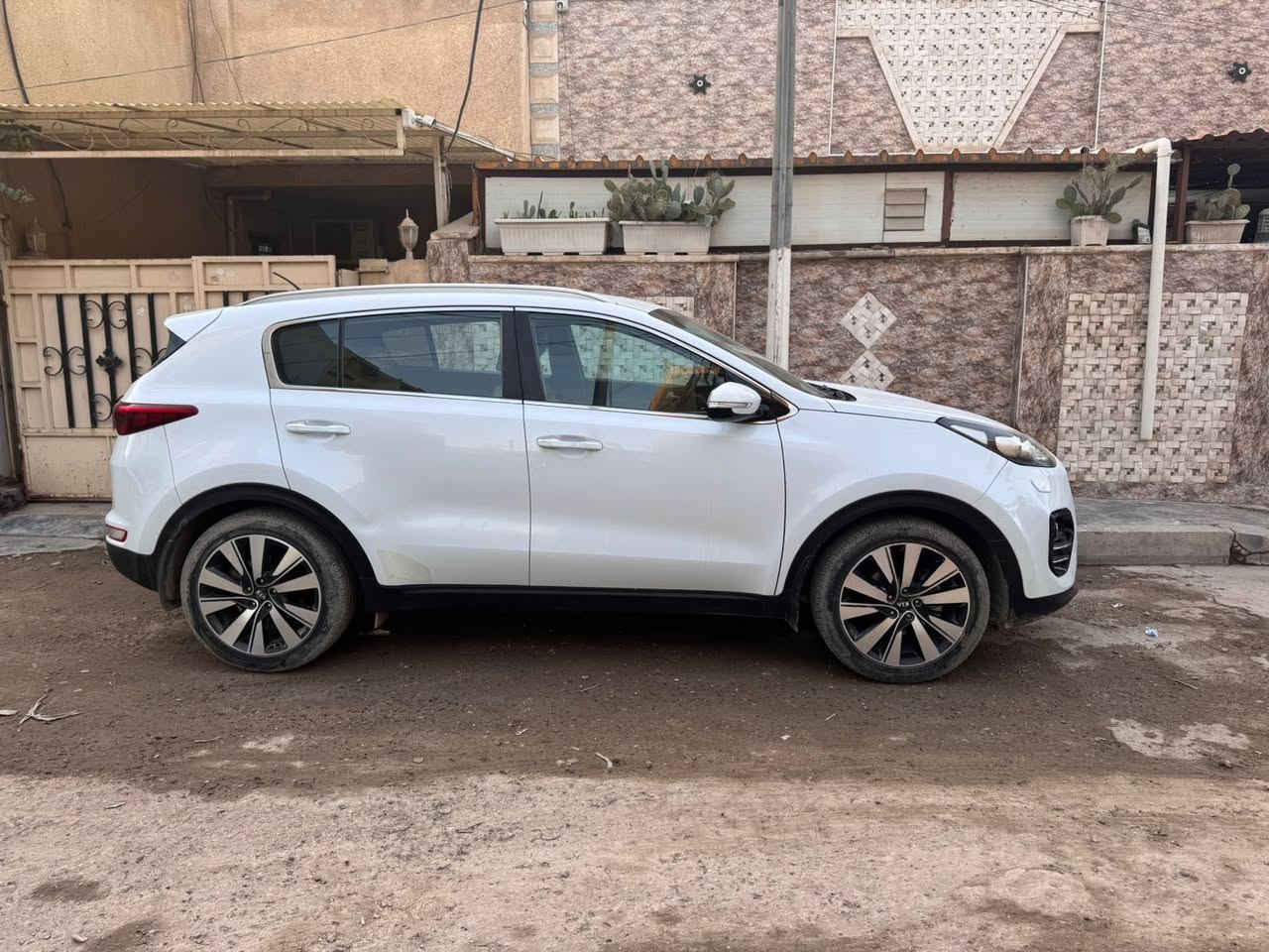 سبورتج 2017 خليجي مكفول
مواصفات عادية شركة 
السعر 172 
***********
