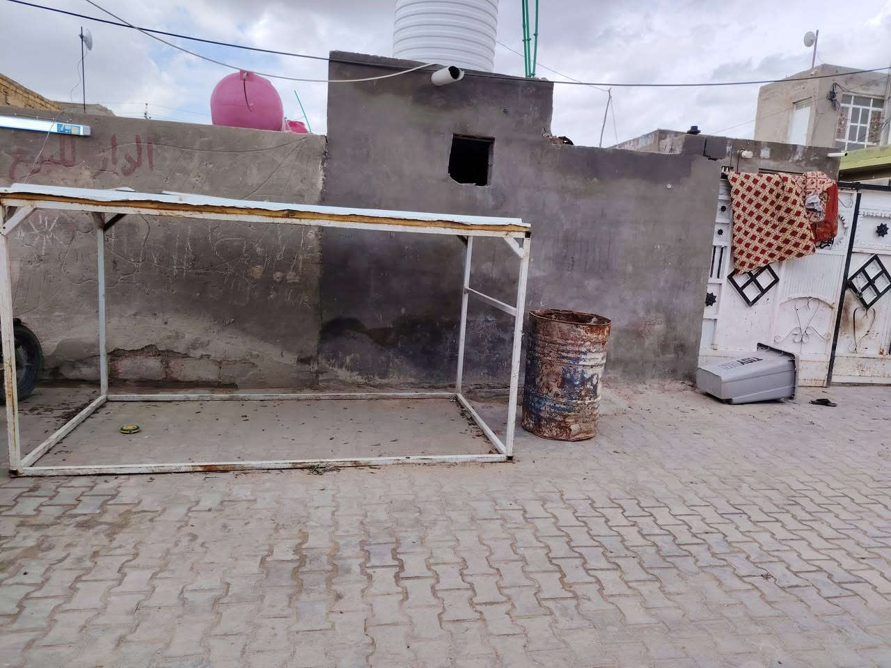 السلام عليكم محجر للبيع ***********
