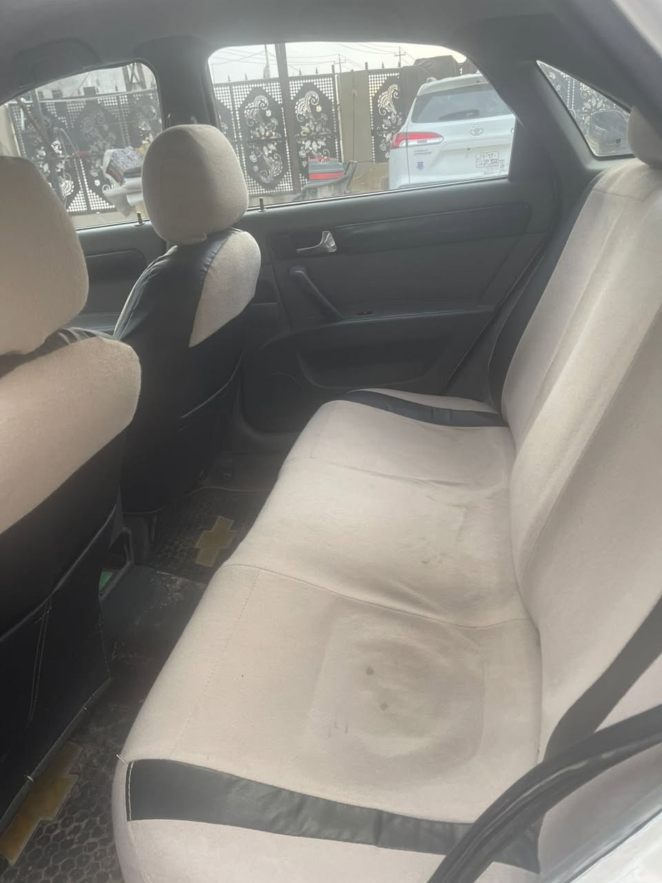 السلام عليكم احبتي الكرام 
أوبترا موديل 2012 
كير مكينه تبريد مكفول 
رقم بغداد الدولي سنويه 2029 بأسمنه 
بيها صبغ حزام والسونار مرفق مع الصور حداديه جاهزه سياره كامله 
السعر 74 وبيها مجال بسيط 
العنوان :- ديالى بعقوبه 
للاستفسار:- ***********
