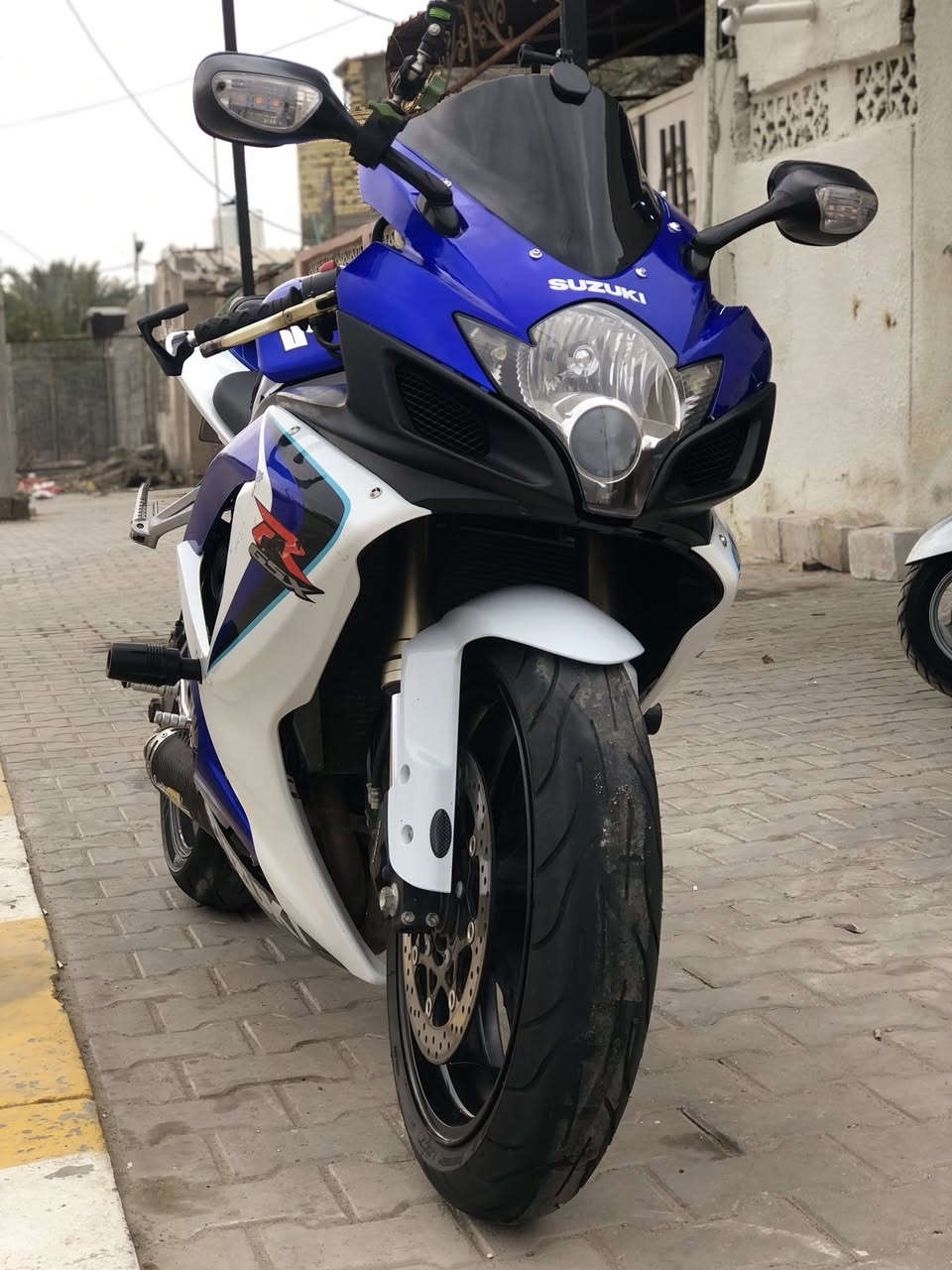 جكسر ستوك موديل 2007  محرك 600  دراجه كفاله عامه. من اتاير لتياير. كلها علا وضع شركه ماشيه ٢٣ الف دراجه.  رقم.  بصرة. عواني بصرة المو شراي لا يتعبني ول ما يعرف بيهن لا يضل يسل. ولحد يطبالي يكلي شبيها ما بيها. دراجه جديده ومكفوله  سعرها 55  ورقه. *********** واتساب فقط
